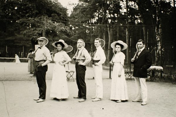 Na kortach tenisowych nad Starym Kanałem Bydgoskim, ok. 1915 r., źródło: Muzeum Okręgowe w Bydgoszczy