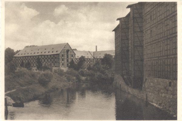 Spichrz Zbożowy przy Młynach Rothera po prawej stronie, ok. 1940-1941 roku, ze zbiorów Anny Perlik-Piątkowskiej i Pawła Piątkowskiego