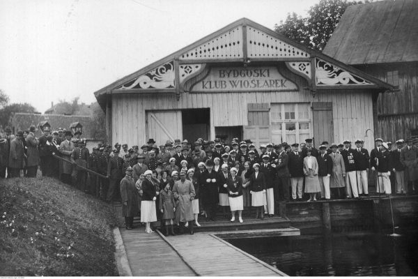 Bydgoski Klub Wioślarek, stanica Państwowej Średniej Szkoły Rolniczej, 1932 r., źródło: Narodowe Archiwum Cyfrowe